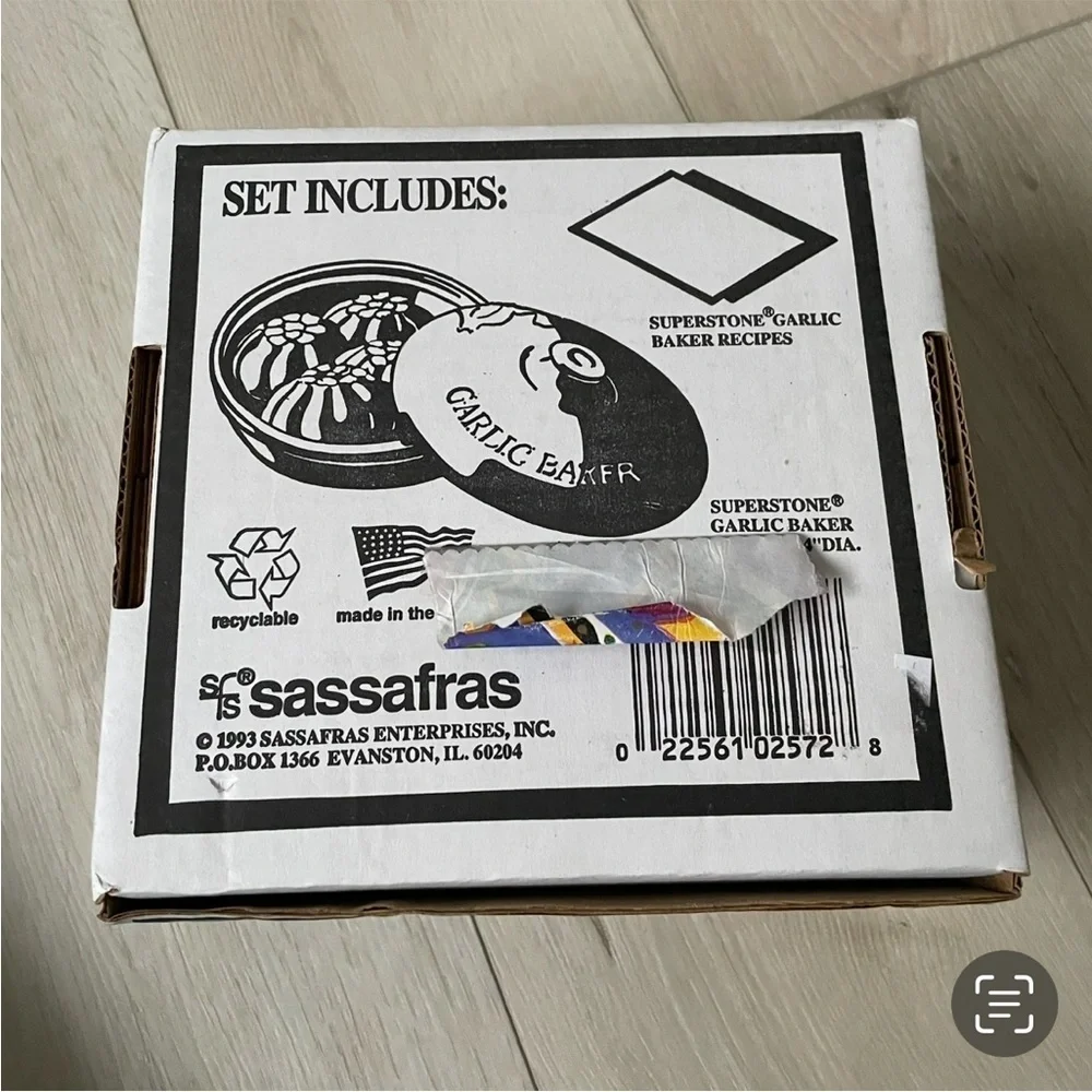 SASSAFRAS Superstone Vintage Garlic Baker by Sassafras 1993 Tan